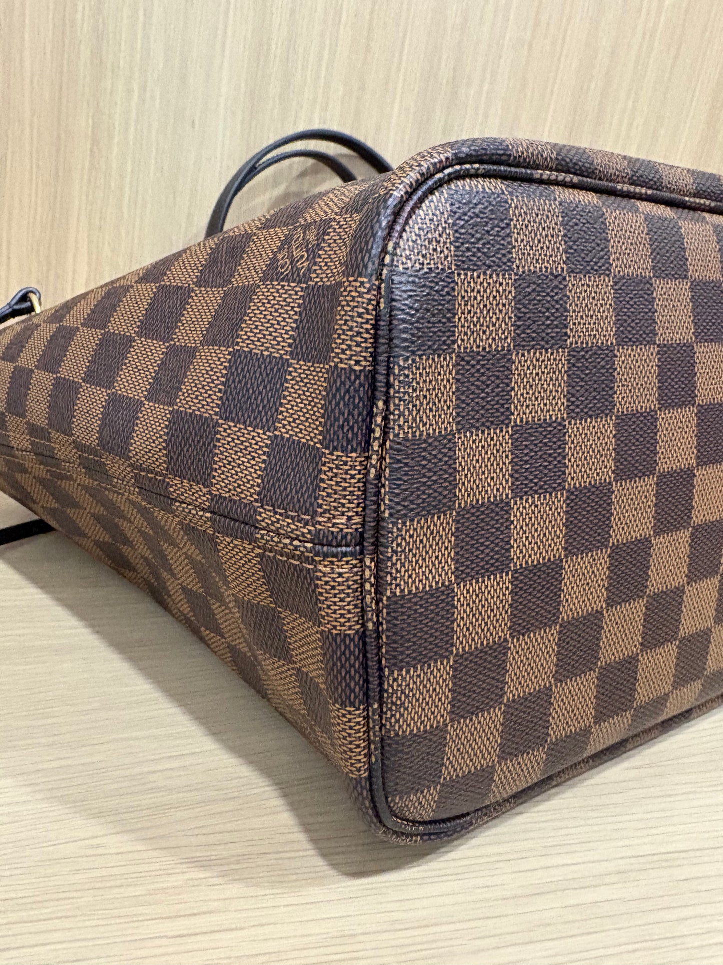 Louis Vuitton Neverfull MM with pouch