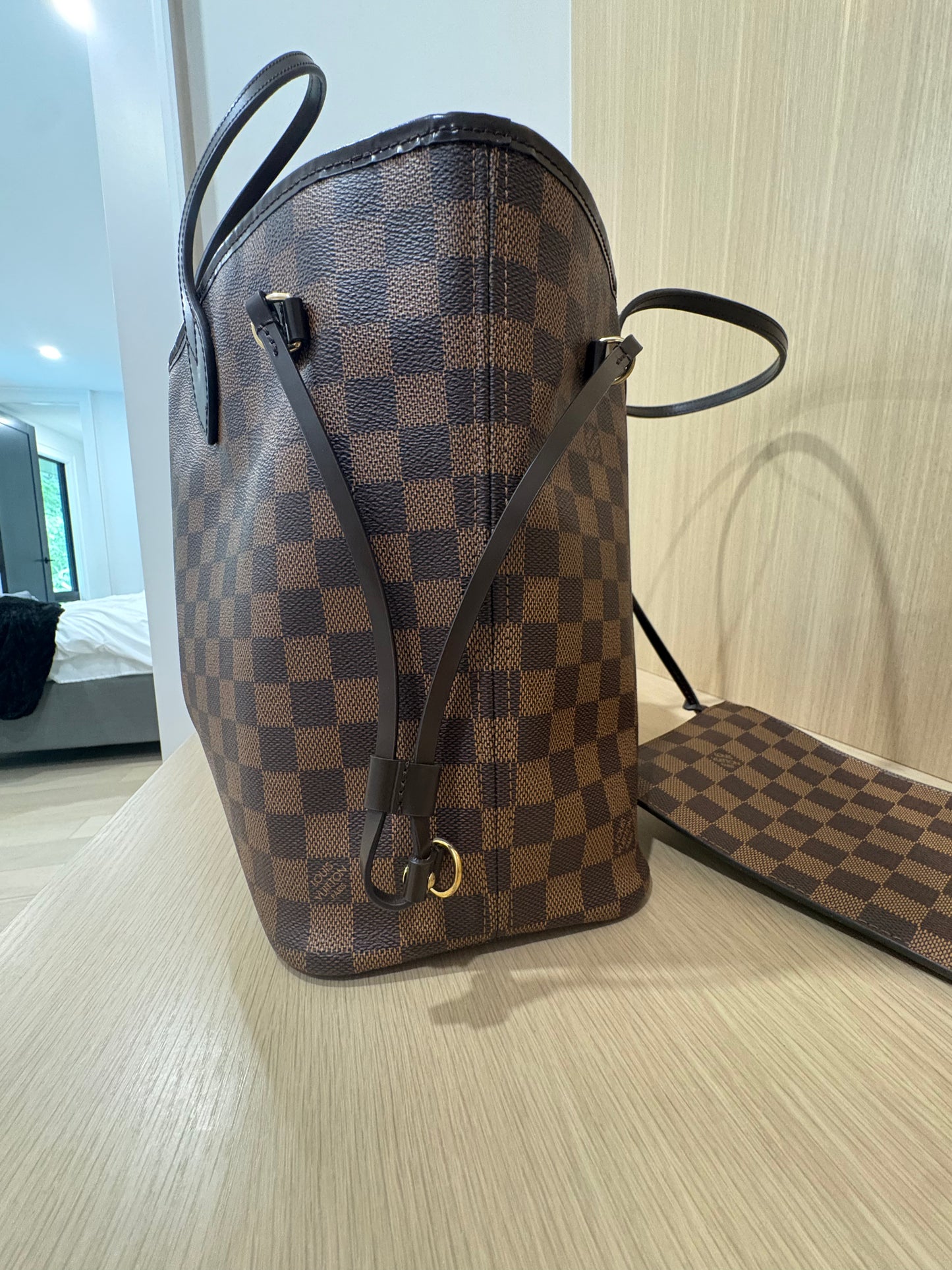 Louis Vuitton Neverfull MM with pouch