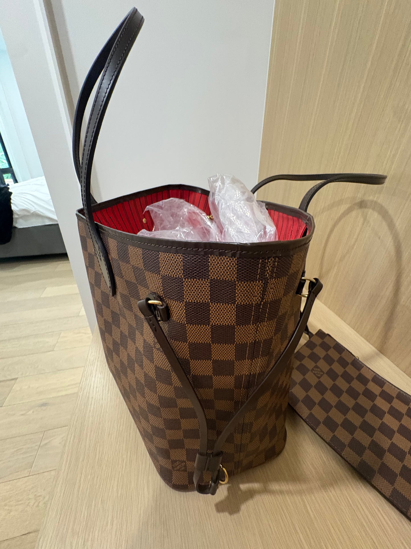 Louis Vuitton Neverfull MM with pouch